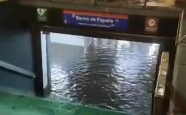 Las Lluvias Torrenciales Provocan El Caos En Madrid Inundaciones En El Metro Túneles Y